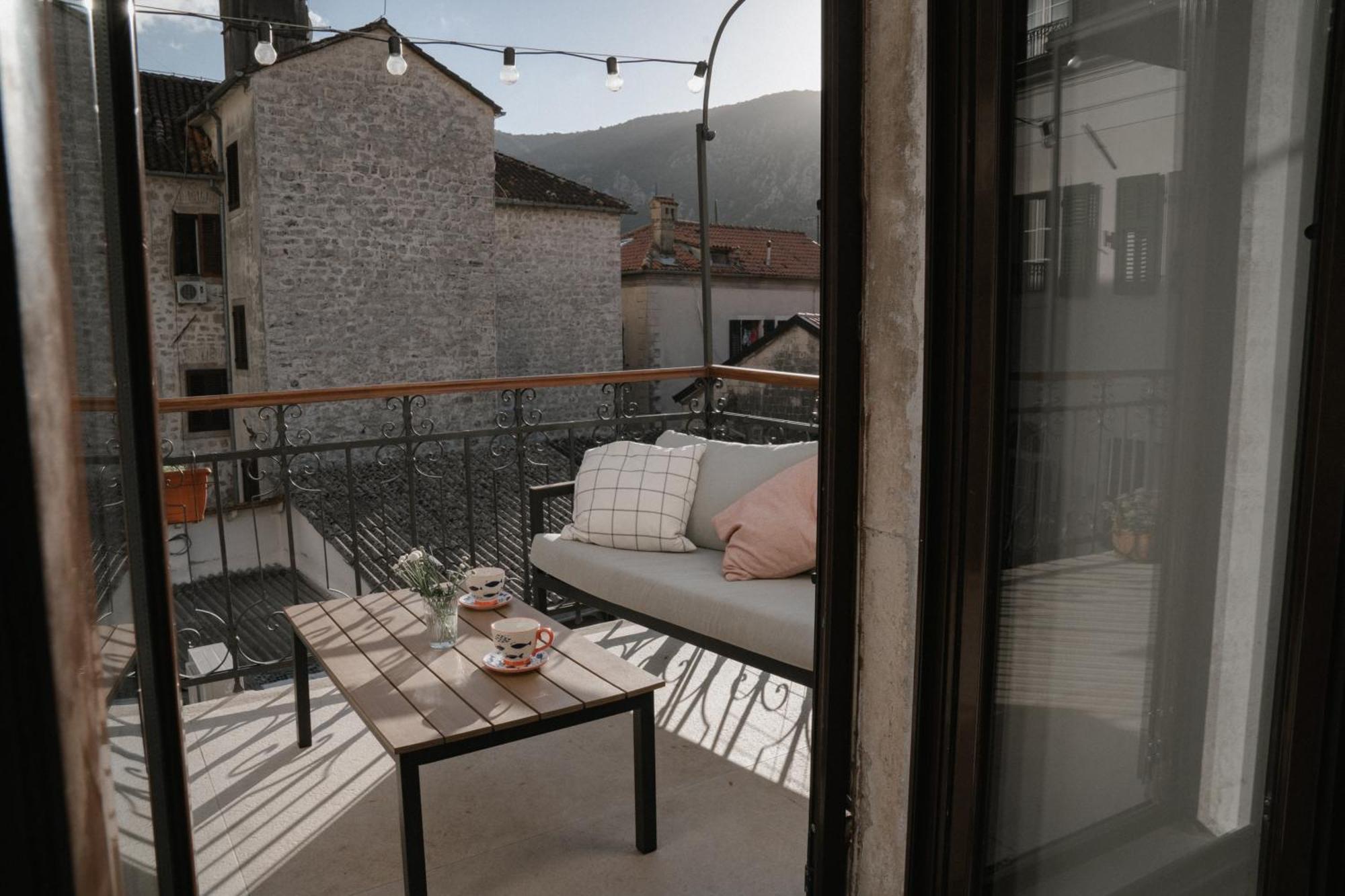 Nest 382 Apartment Kotor Bagian luar foto