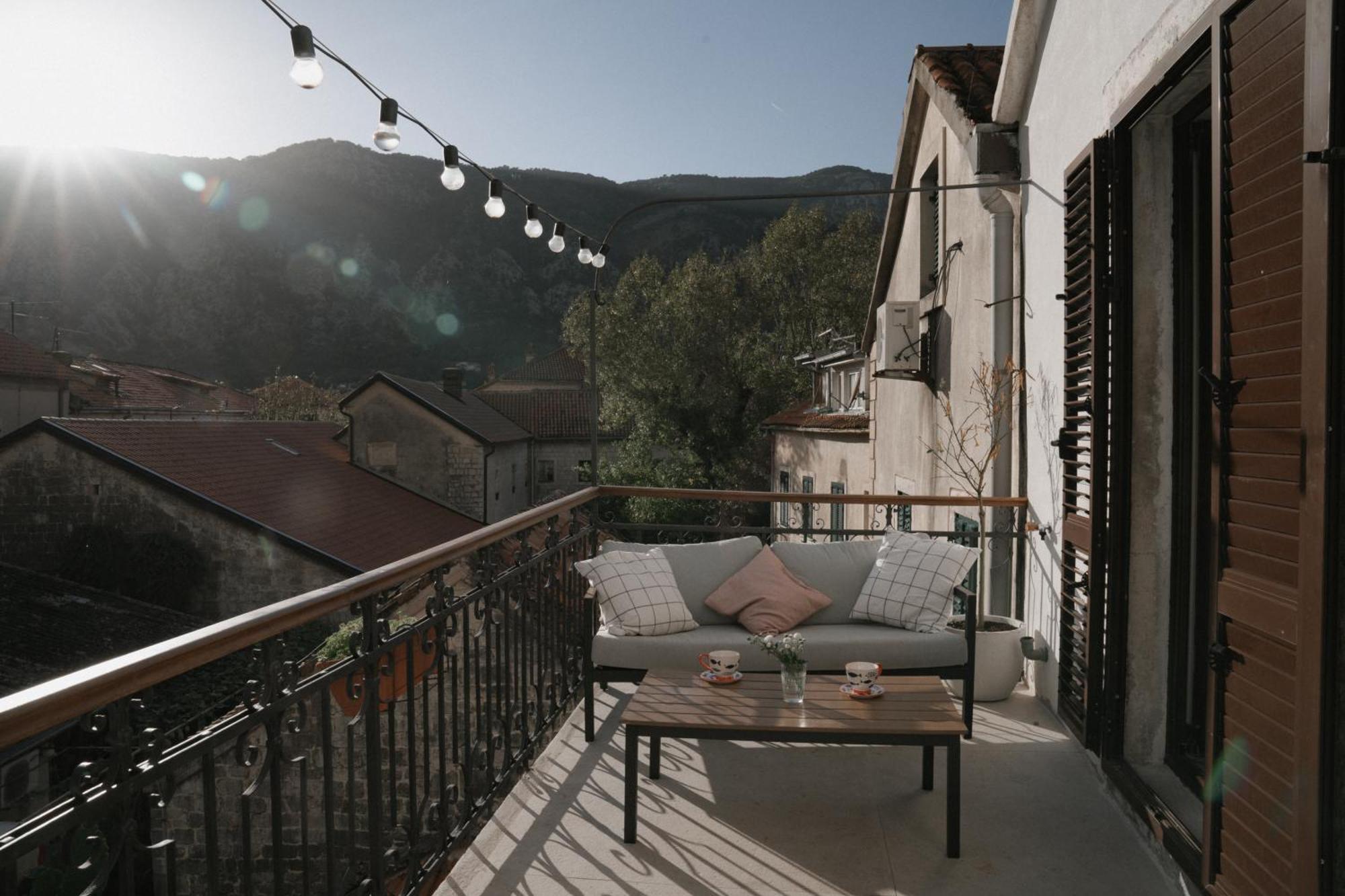 Nest 382 Apartment Kotor Bagian luar foto