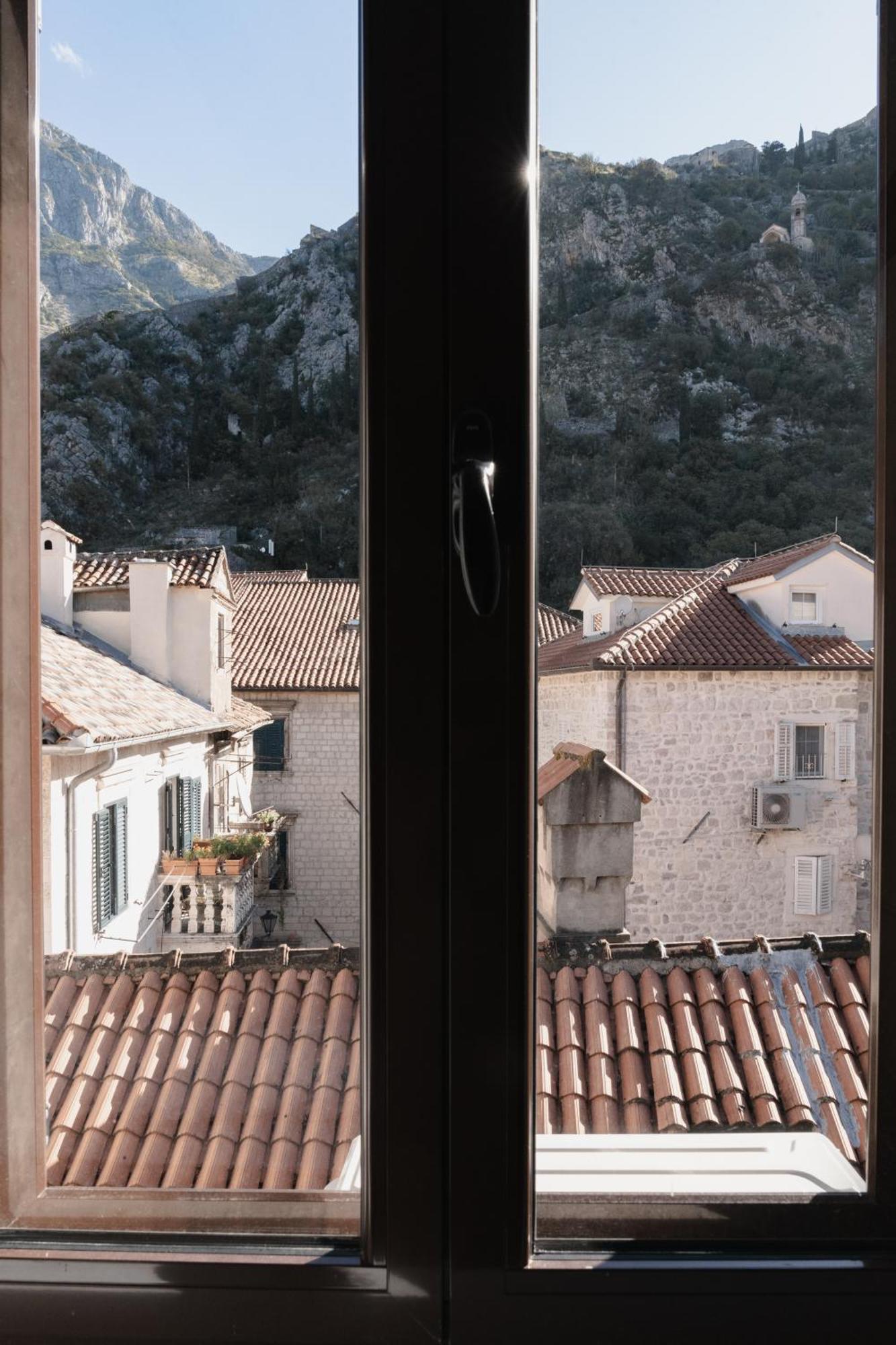 Nest 382 Apartment Kotor Bagian luar foto